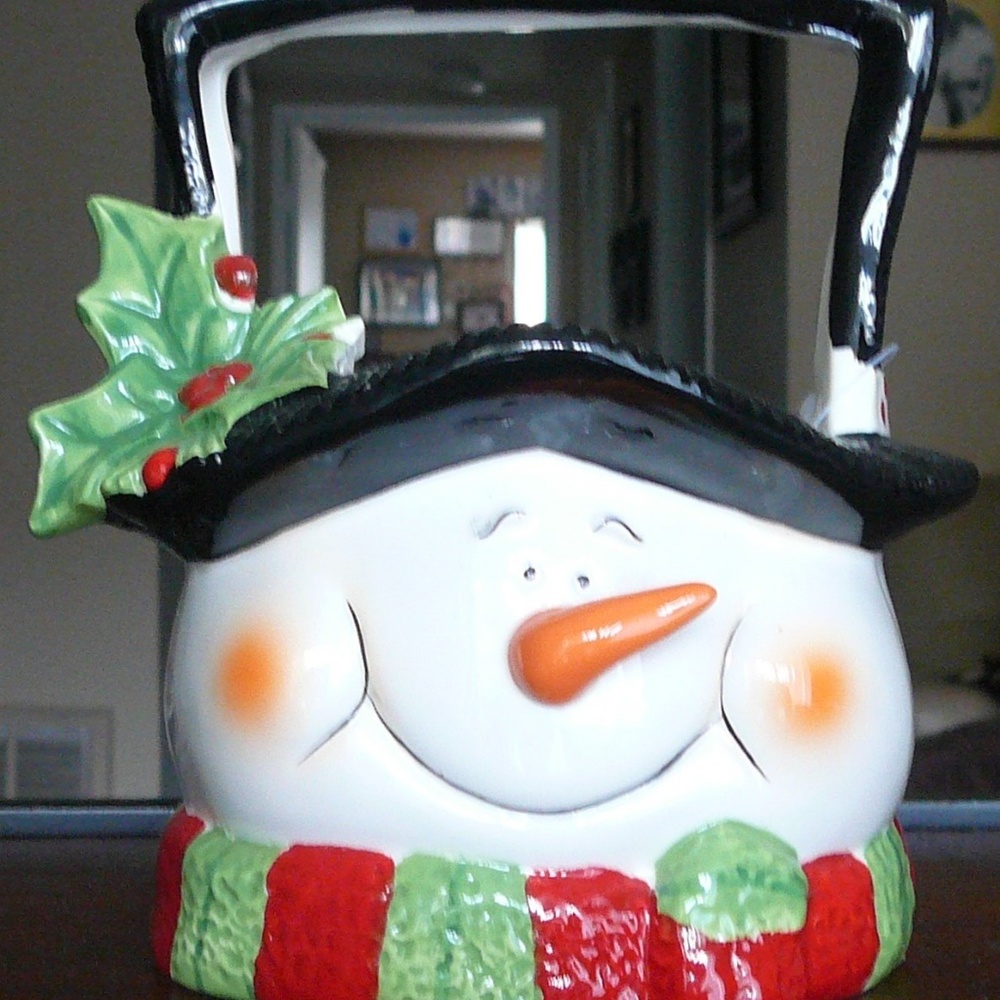 Snow Man head Ceramic Basket